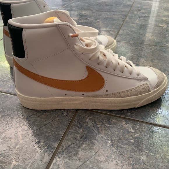 Pink Nike blazers size 9.5 women’s 8 men’s - Picture 2 of 7